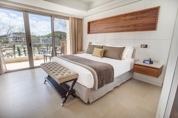 Royalton Negril Resort - Luxury Family Suite Ocean View Diamond Club